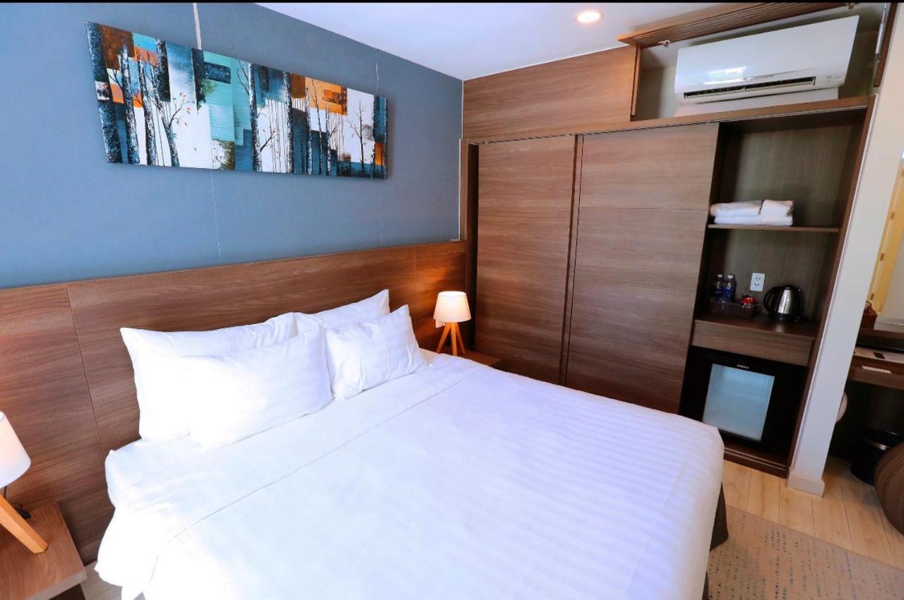 Okinawa Villas And Beach Club - Oceanami Resort 롱하이 외부 사진